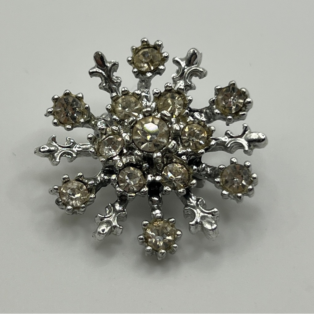 Elegant Silver Snowflake silver tone Brooch with stones